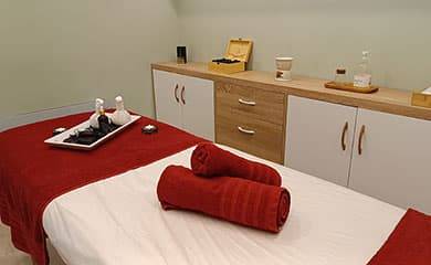 Camilla con toallas calientes para masajes Huelva